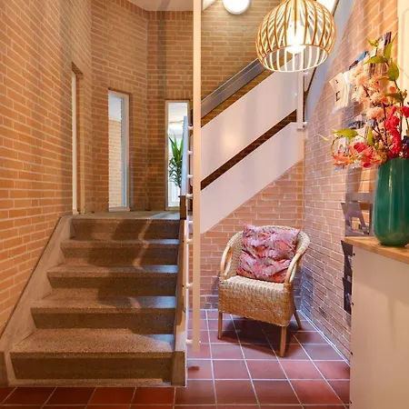 De Trintel Met Zeezicht アパート *